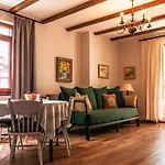 My Favorite Place: Lakes Retreat Apartment *
